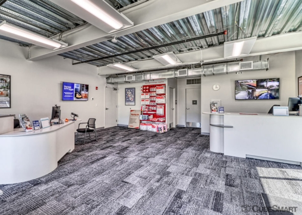 Facility photo: //images.sparefoot.com/medium/2354556a1966e674d2d.jpg