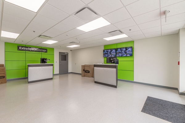 Facility photo: //images.sparefoot.com/medium/23546669d4f3bdeebcd.jpg