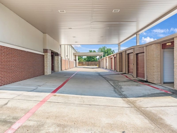 Storage Units at Extra Space Storage - 1973 - Missouri City - Highway 6 - 6400 Highway 6