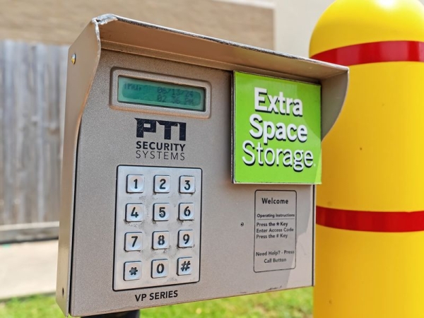 Storage Units at Extra Space Storage - 1973 - Missouri City - Highway 6 - 6400 Highway 6