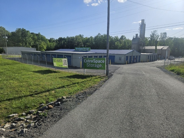 Facility photo: //images.sparefoot.com/medium/2354816a10465aef23e.jpg