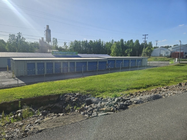 Facility photo: //images.sparefoot.com/medium/2354816a10465d5549e.jpg