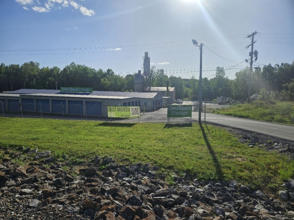 Facility photo: //images.sparefoot.com/medium/2354816a10465e89272.jpg