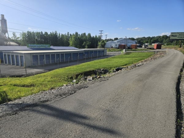 Facility photo: //images.sparefoot.com/medium/2354816a10465f9e2c3.jpg