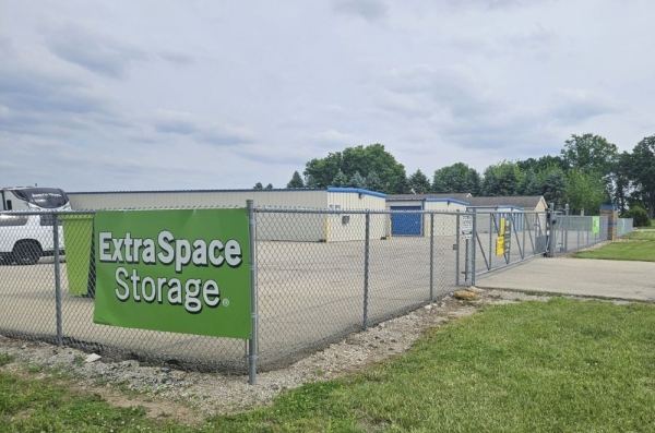Facility photo: //images.sparefoot.com/medium/2354846a0da3cb69efc.jpg