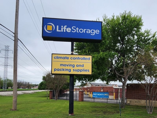 Storage Units at Extra Space Storage - 3230 - Fort Worth - Granbury Rd - 6050 Granbury Road