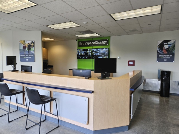 Facility photo: //images.sparefoot.com/medium/23549169e0d01a43984.jpg