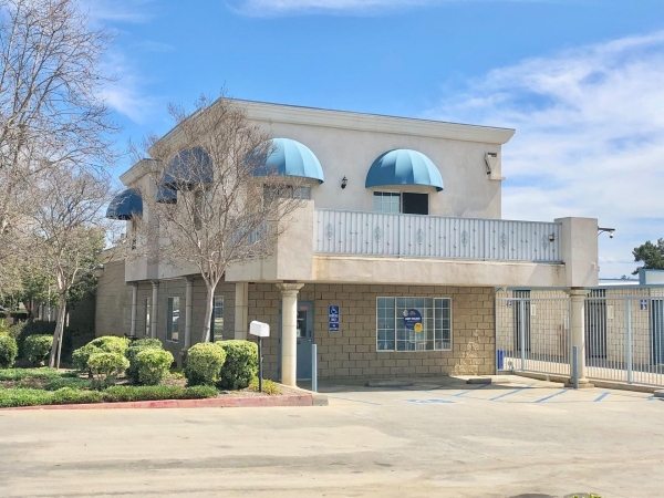 Facility photo: //images.sparefoot.com/medium/23549669942f9de6ea1.jpg