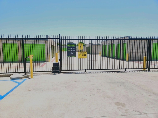 Facility photo: //images.sparefoot.com/medium/23549669942fa22cec7.jpg