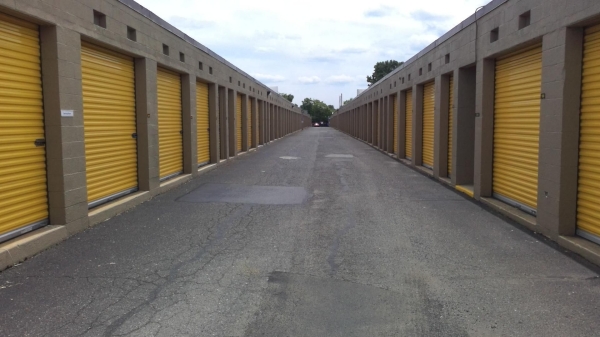 Facility photo: //images.sparefoot.com/medium/2354986994301a6276a.jpg