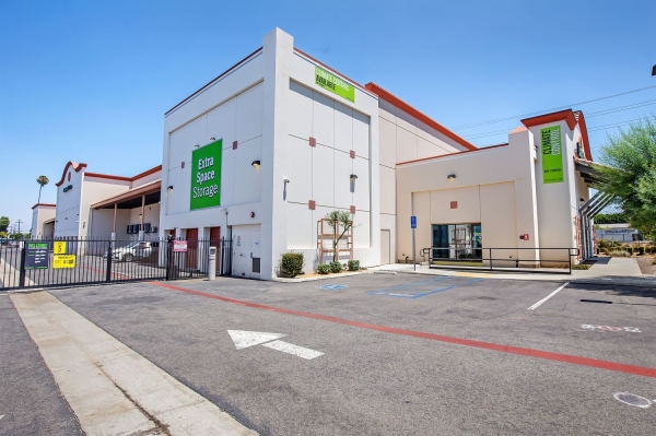 Facility photo: //images.sparefoot.com/medium/235499699430b8854de.jpg