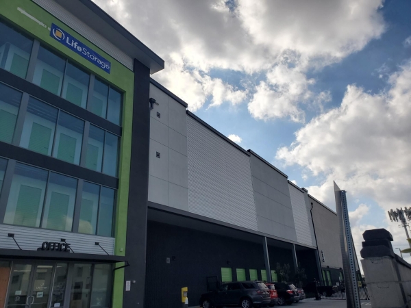 Facility photo: //images.sparefoot.com/medium/2355026994307932577.jpg