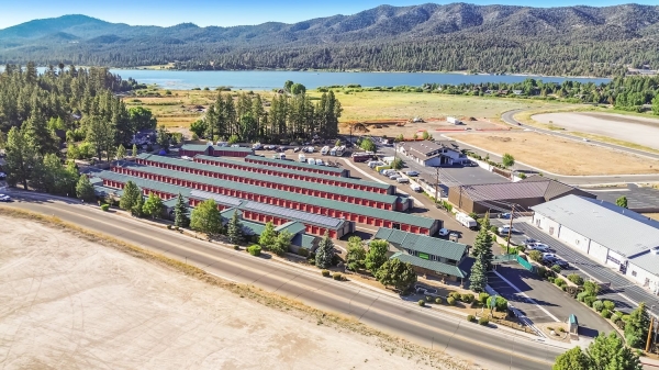 Facility photo: //images.sparefoot.com/medium/23550969943218aa318.jpg