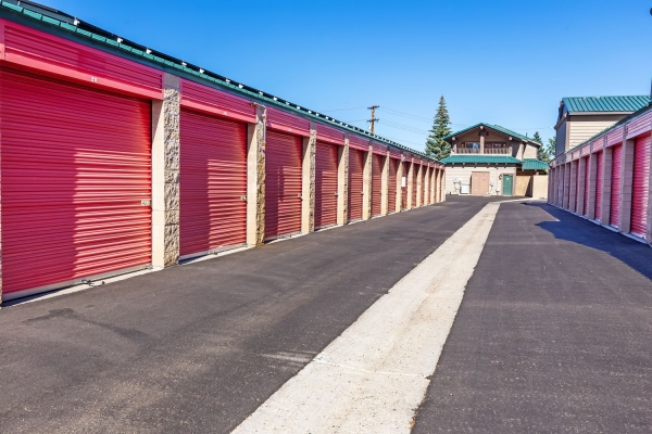 Facility photo: //images.sparefoot.com/medium/2355096994321bc4aa1.jpg