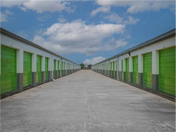 Facility photo: //images.sparefoot.com/medium/2355306994334d0fd00.jpg