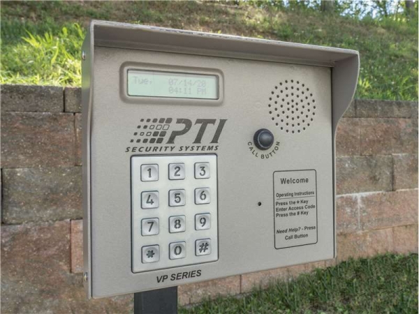 Facility photo: //images.sparefoot.com/medium/235542679164c46ca2e.jpg