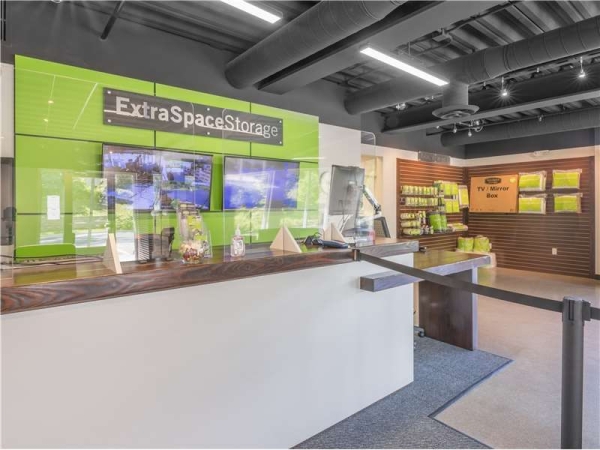 Facility photo: //images.sparefoot.com/medium/235542679164efce247.jpg