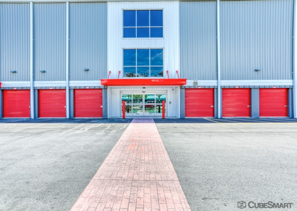 Facility photo: //images.sparefoot.com/medium/2355686883334a70672.jpg