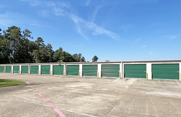 Facility photo: //images.sparefoot.com/medium/235604672e328213b8c.jpg