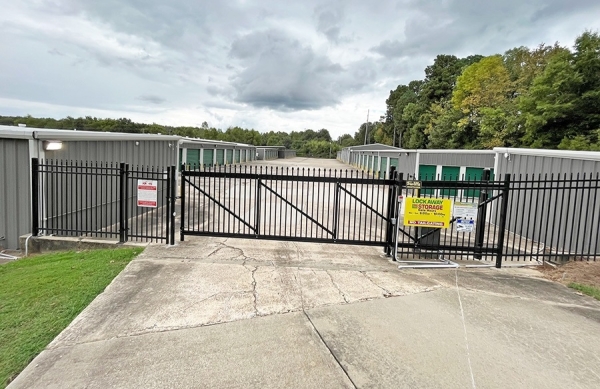 Facility photo: //images.sparefoot.com/medium/235604673247f03b817.jpg