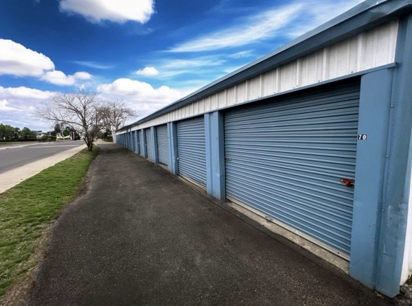 Facility photo: //images.sparefoot.com/medium/2356286620af9e6fce9.jpg