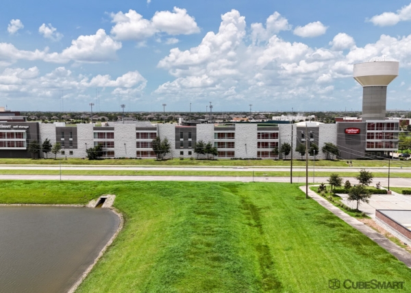 Facility photo: //images.sparefoot.com/medium/235651686f93ef5d6ef.jpg