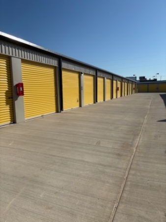 Facility photo: //images.sparefoot.com/medium/23565468f7918437a16.jpg