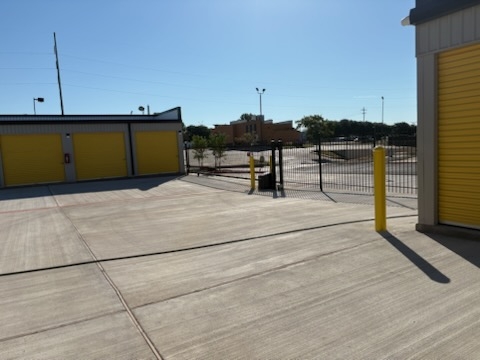 Facility photo: //images.sparefoot.com/medium/23565468f7918570ef5.jpg