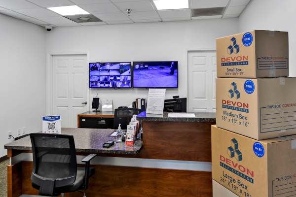 Facility photo: //images.sparefoot.com/medium/23565768b9a4f3360d6.jpg