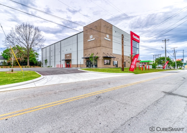 Facility photo: //images.sparefoot.com/medium/2356676989b84d3bc88.jpg