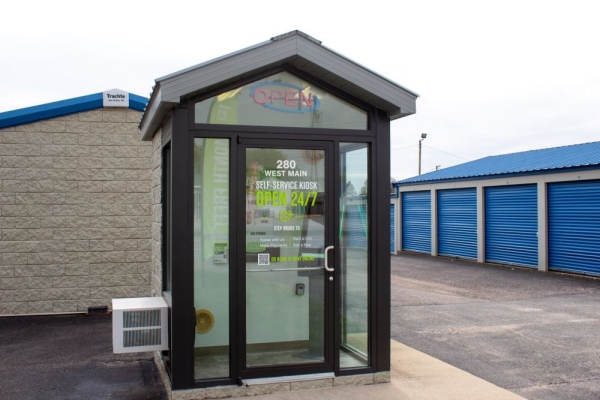 Facility photo: //images.sparefoot.com/medium/23567069942e4a71cdc.jpg
