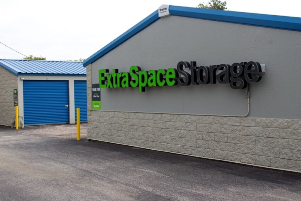 Facility photo: //images.sparefoot.com/medium/23567069942e4b9dcd7.jpg