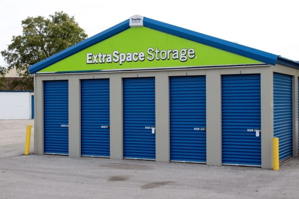 Facility photo: //images.sparefoot.com/medium/23567269942e4c6cfef.jpg