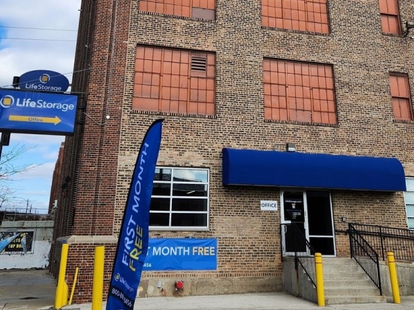 Storage Units at Extra Space Storage - 3328 - Chicago - 345 N Western Ave - 345 North Western Avenue