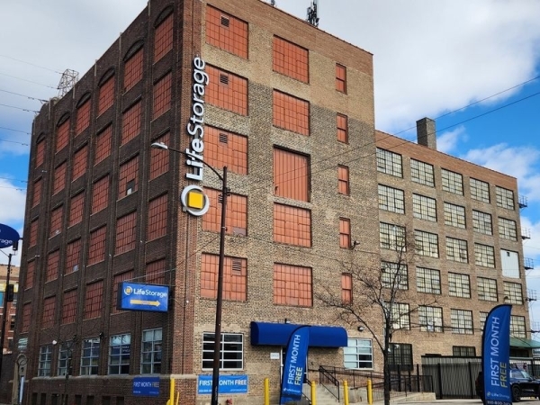 Storage Units at Extra Space Storage - 3328 - Chicago - 345 N Western Ave - 345 North Western Avenue