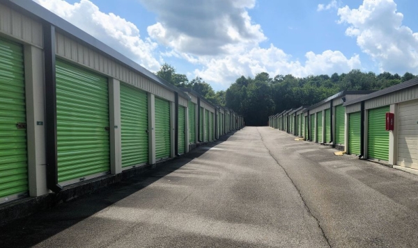 Facility photo: //images.sparefoot.com/medium/23568769942fd08d4a9.jpg