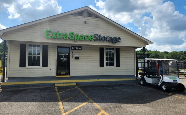 Facility photo: //images.sparefoot.com/medium/23568769942fd23b5f2.jpg