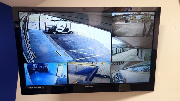 Facility photo: //images.sparefoot.com/medium/23568769942fd35d8ca.jpg