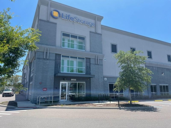 Storage Units at Extra Space Storage - 3870 - St Petersburg - Gandy Blvd N - 9999 Gandy Boulevard North