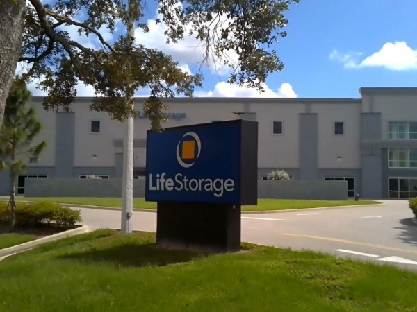 Storage Units at Extra Space Storage - 3870 - St Petersburg - Gandy Blvd N - 9999 Gandy Boulevard North