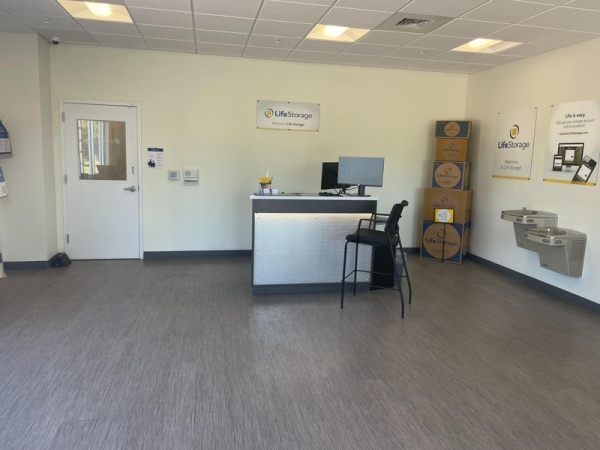 Storage Units at Extra Space Storage - 3870 - St Petersburg - Gandy Blvd N - 9999 Gandy Boulevard North