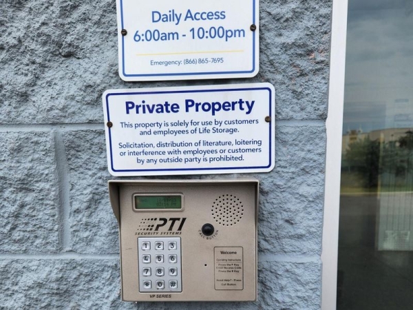 Storage Units at Extra Space Storage - 3870 - St Petersburg - Gandy Blvd N - 9999 Gandy Boulevard North