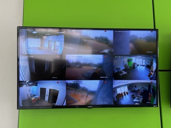 Storage Units at Extra Space Storage - 3870 - St Petersburg - Gandy Blvd N - 9999 Gandy Boulevard North