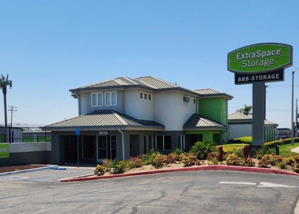 Facility photo: //images.sparefoot.com/medium/235719699432b449b74.jpg