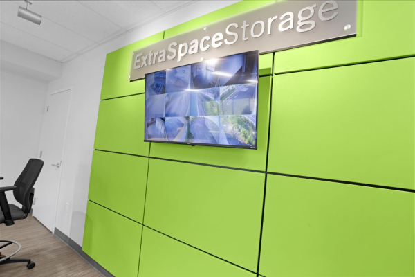 Facility photo: //images.sparefoot.com/medium/235723699432e095f62.jpg