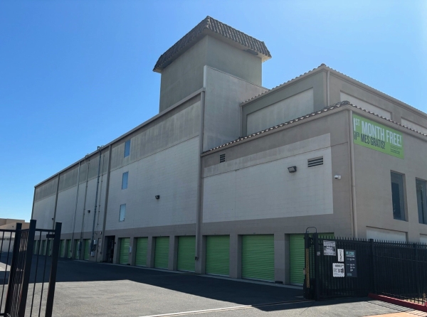 Facility photo: //images.sparefoot.com/medium/235731699433785eac0.jpg