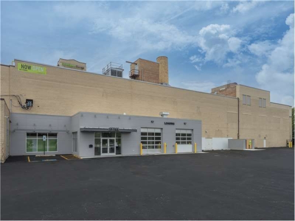 Facility photo: //images.sparefoot.com/medium/2357446729176b5bd04.jpg