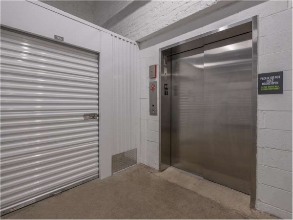 Facility photo: //images.sparefoot.com/medium/2357446729176c7345a.jpg