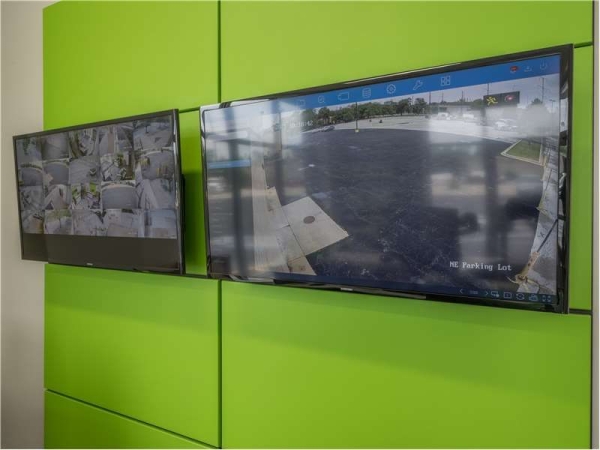 Facility photo: //images.sparefoot.com/medium/235744672917706595e.jpg