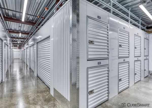 Facility photo: //images.sparefoot.com/medium/235747686f6dc7a76d2.jpg